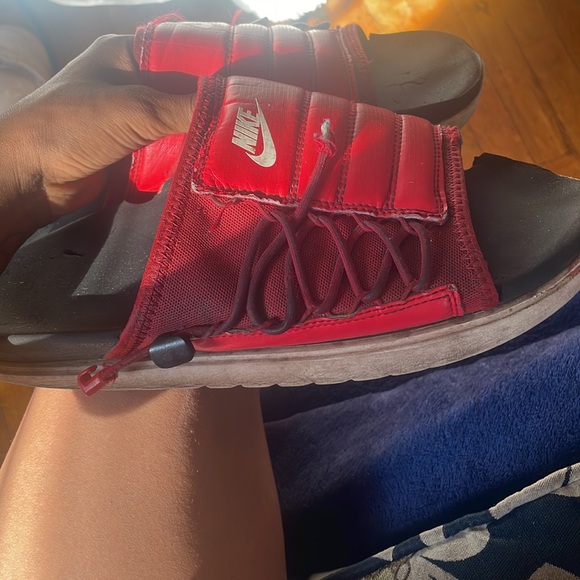 Used Mens Slides. Very comfy, Foam Memory, Molds into your feet. - Picture 4 of 4